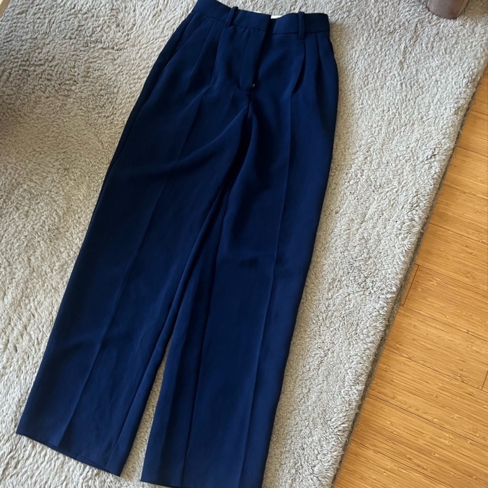 Aritzia Effortless Pants in Crepette